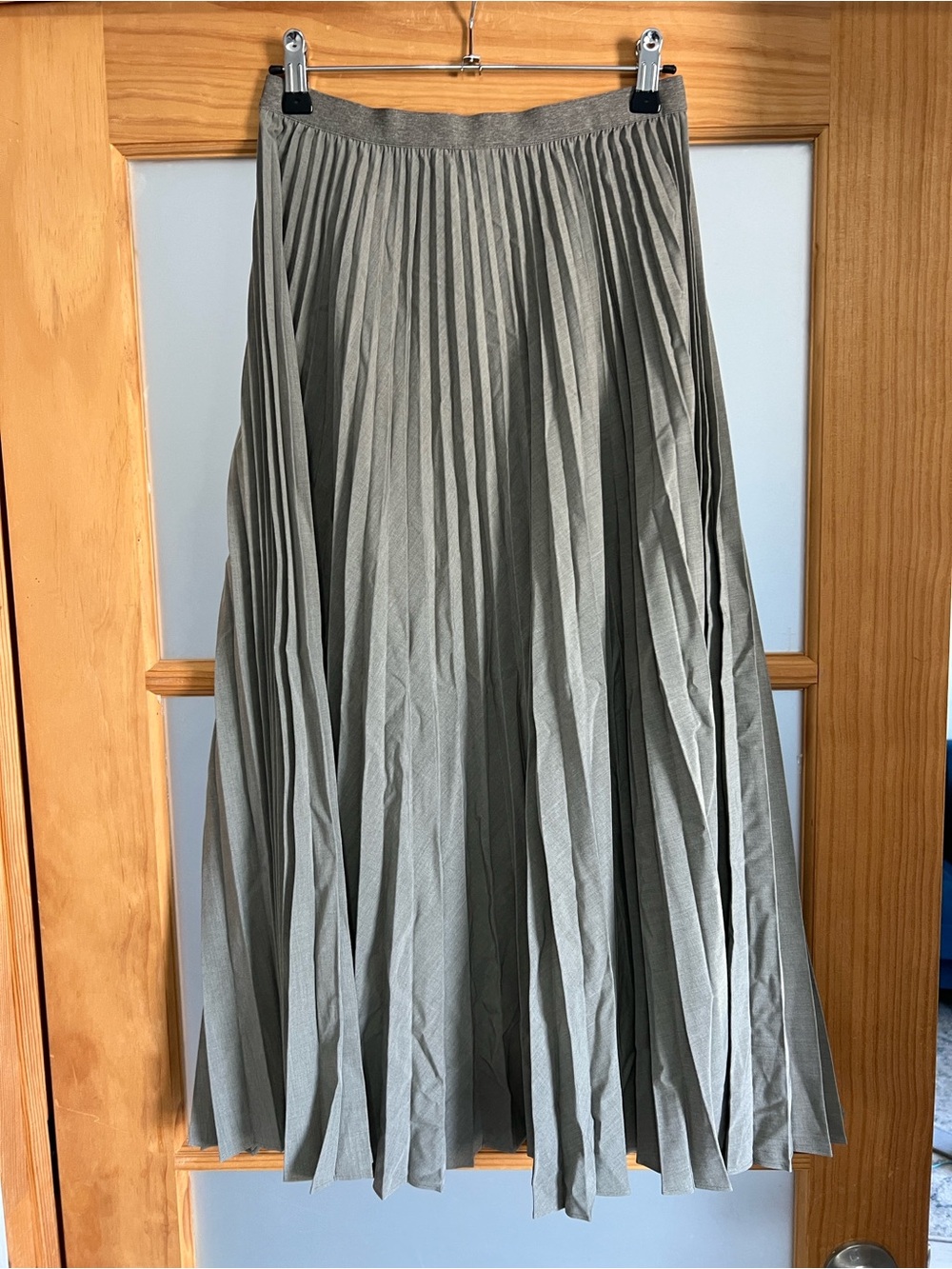 (3/$10) Uniqlo Pleated Long Skirt - Size XS